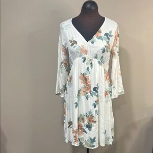 White Birch Floral Dress size small flowy sleeves gorgeous spring